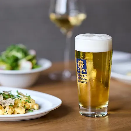 格斯微布酒吧及酒店