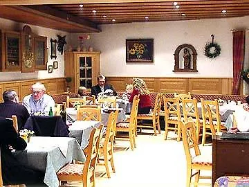 酒店 格斯微布酒吧及酒店 4*